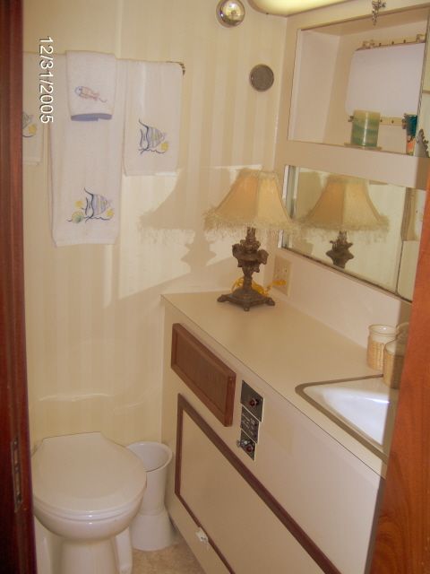 aft_stateroom_head_and_stall_shower
