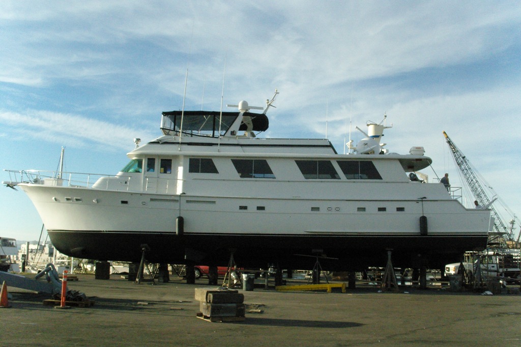 Hatteras_in_the_boat_yard