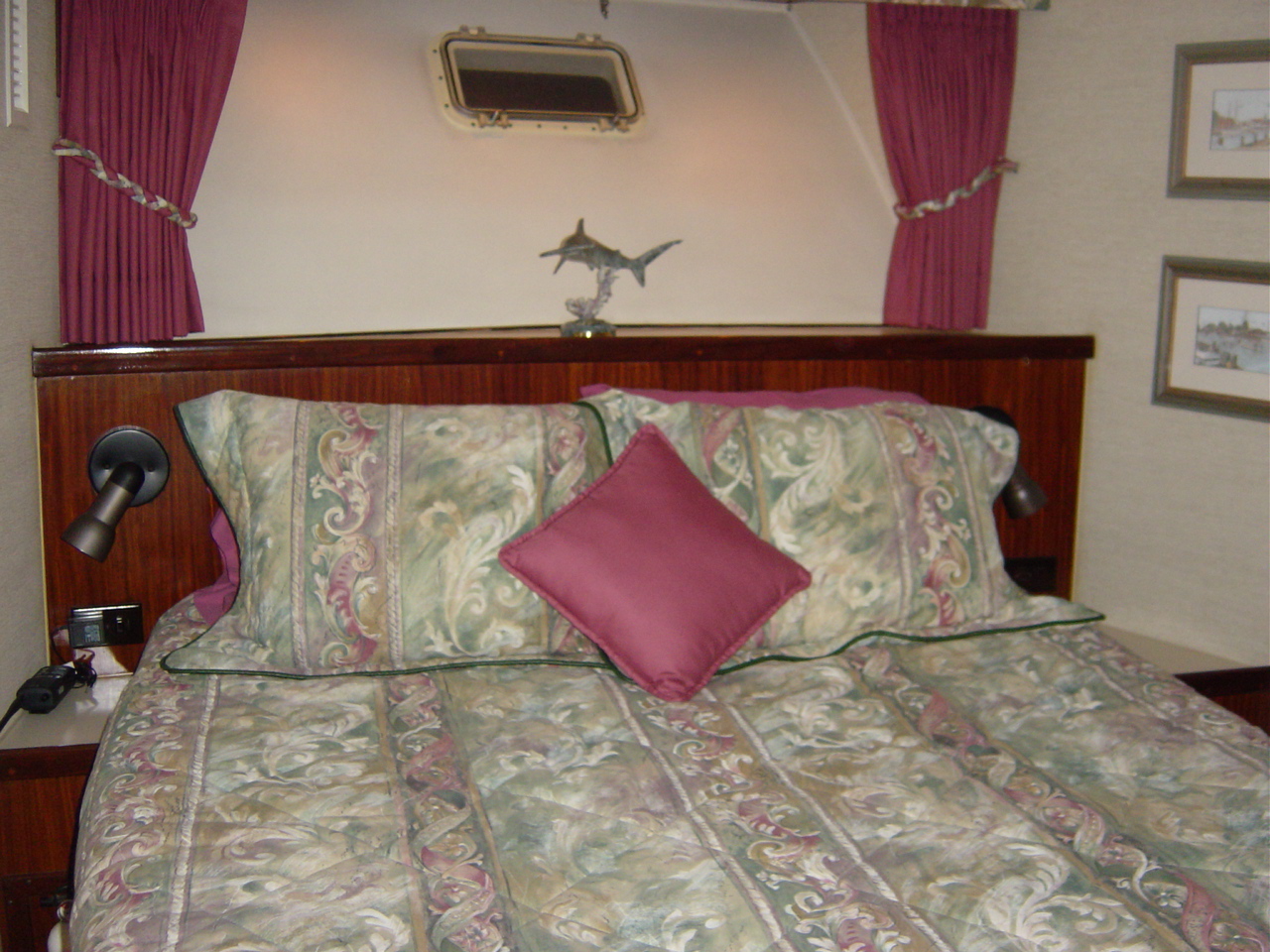 Fwd Stateroom - Queen