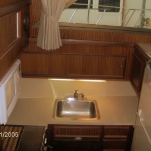 galley_opposite_dinette