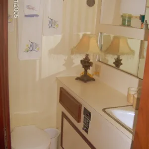 aft_stateroom_head_and_stall_shower