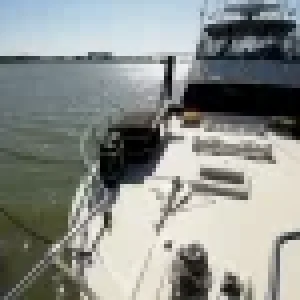 exterior-of-the-55-hatteras-boat-for-sale-9