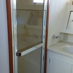 2015 boat forward head shower