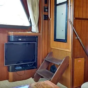 2015 boat salon.32inch.ledtv.dvd.and full.size door