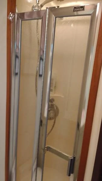 2015 boat master head shower 2