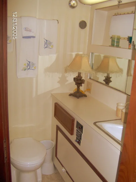 aft_stateroom_head_and_stall_shower