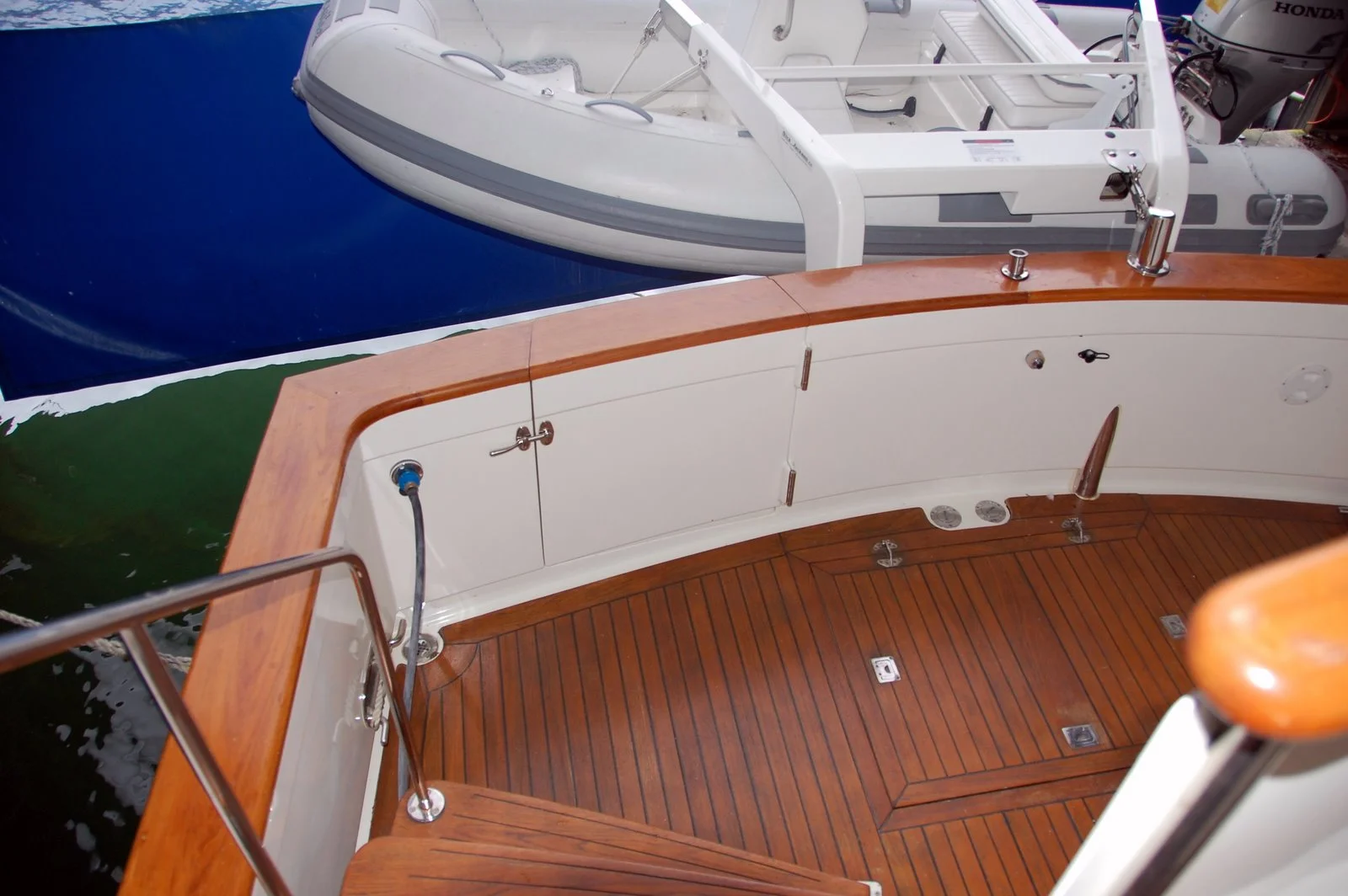 Cockpit extension and hatch to 2nd genset