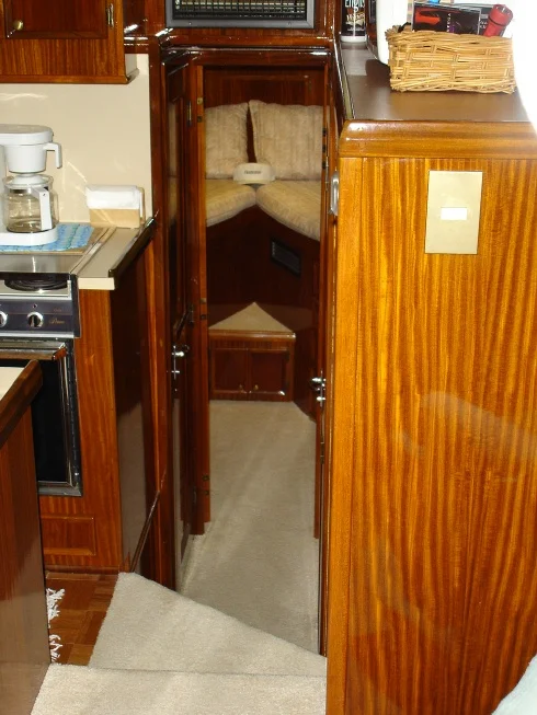Entrance Mid Forward Staterooms