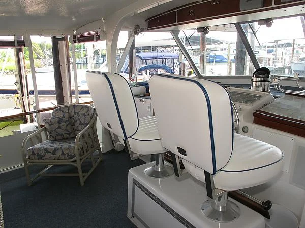 Helmseats