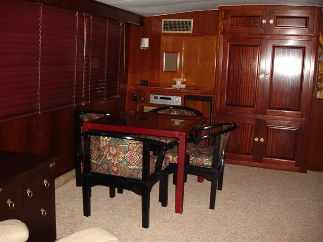 New Salon (P)