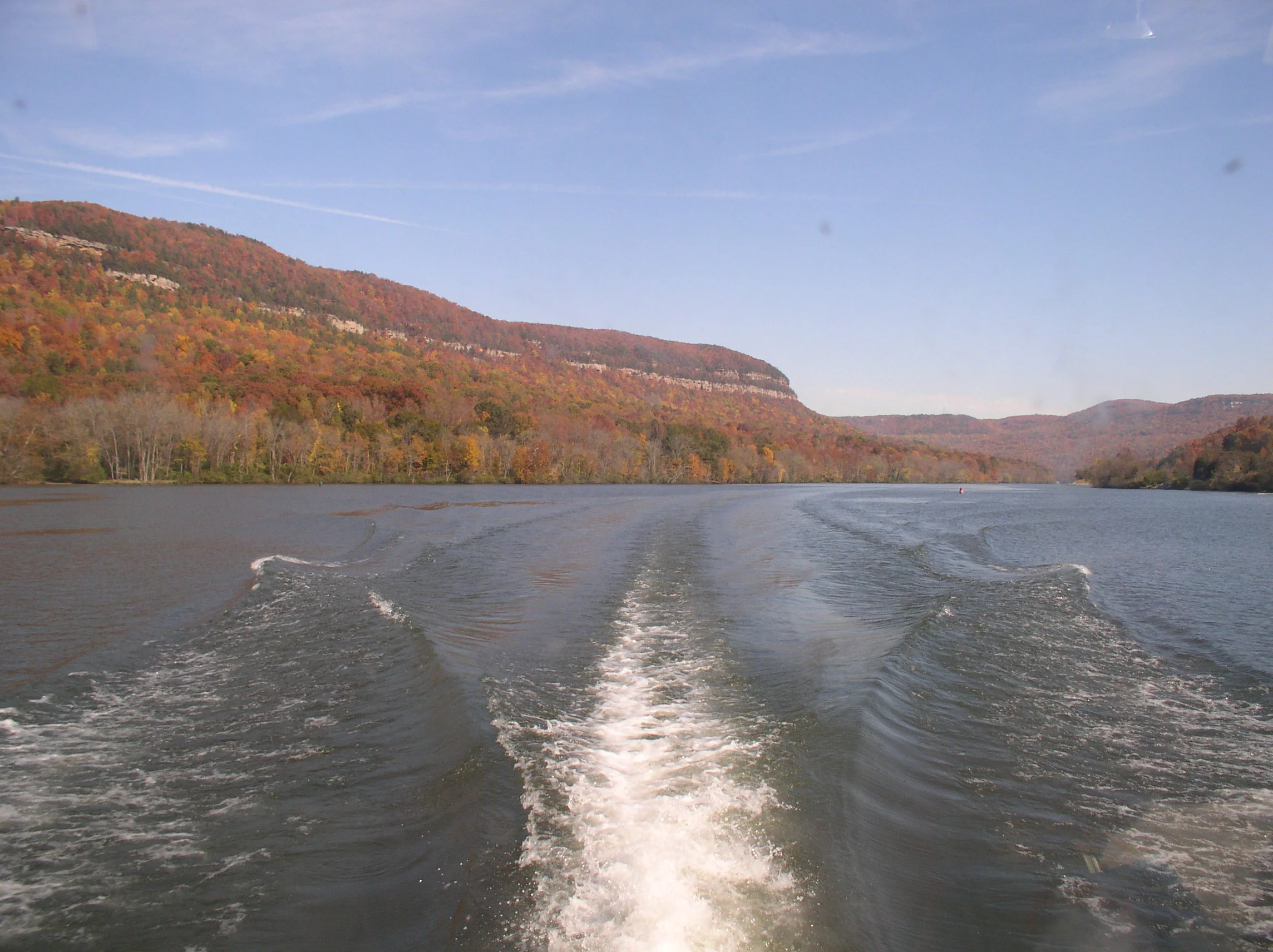 &quot;Nancy Cay&quot; Cruising &quot;The Gorge&quot;, Nickajack Lake