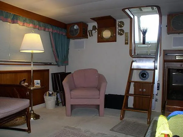 Salon Looking Aft