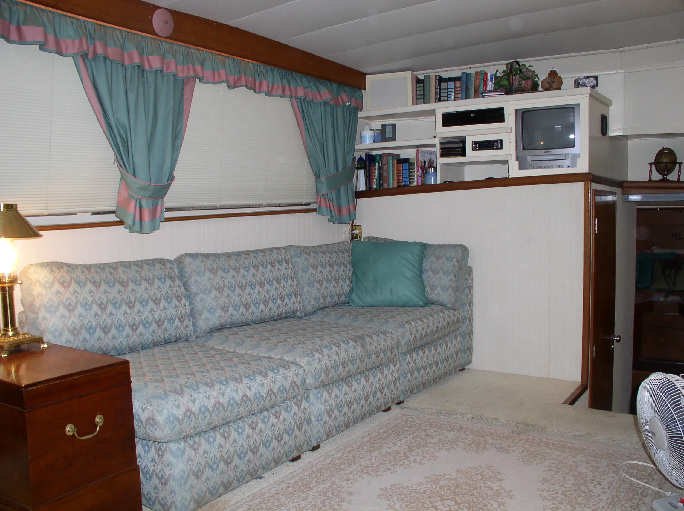 Salon, &quot;Nancy Cay&quot;