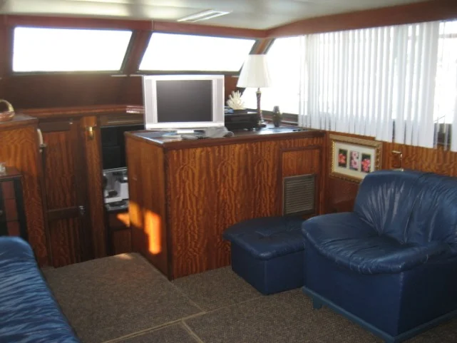 Salon Stbd Forward