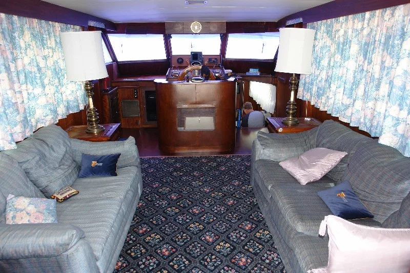 Saloon forward