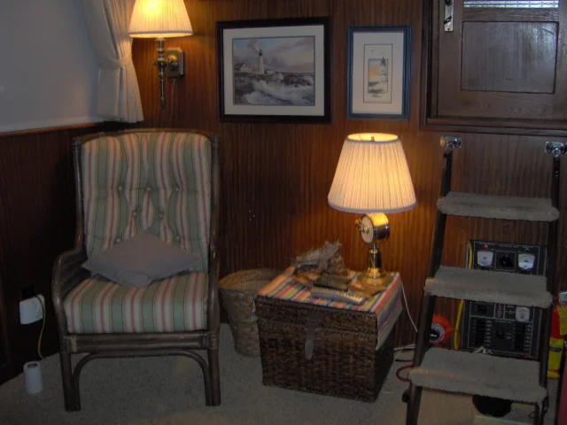 saloon_looking_aft