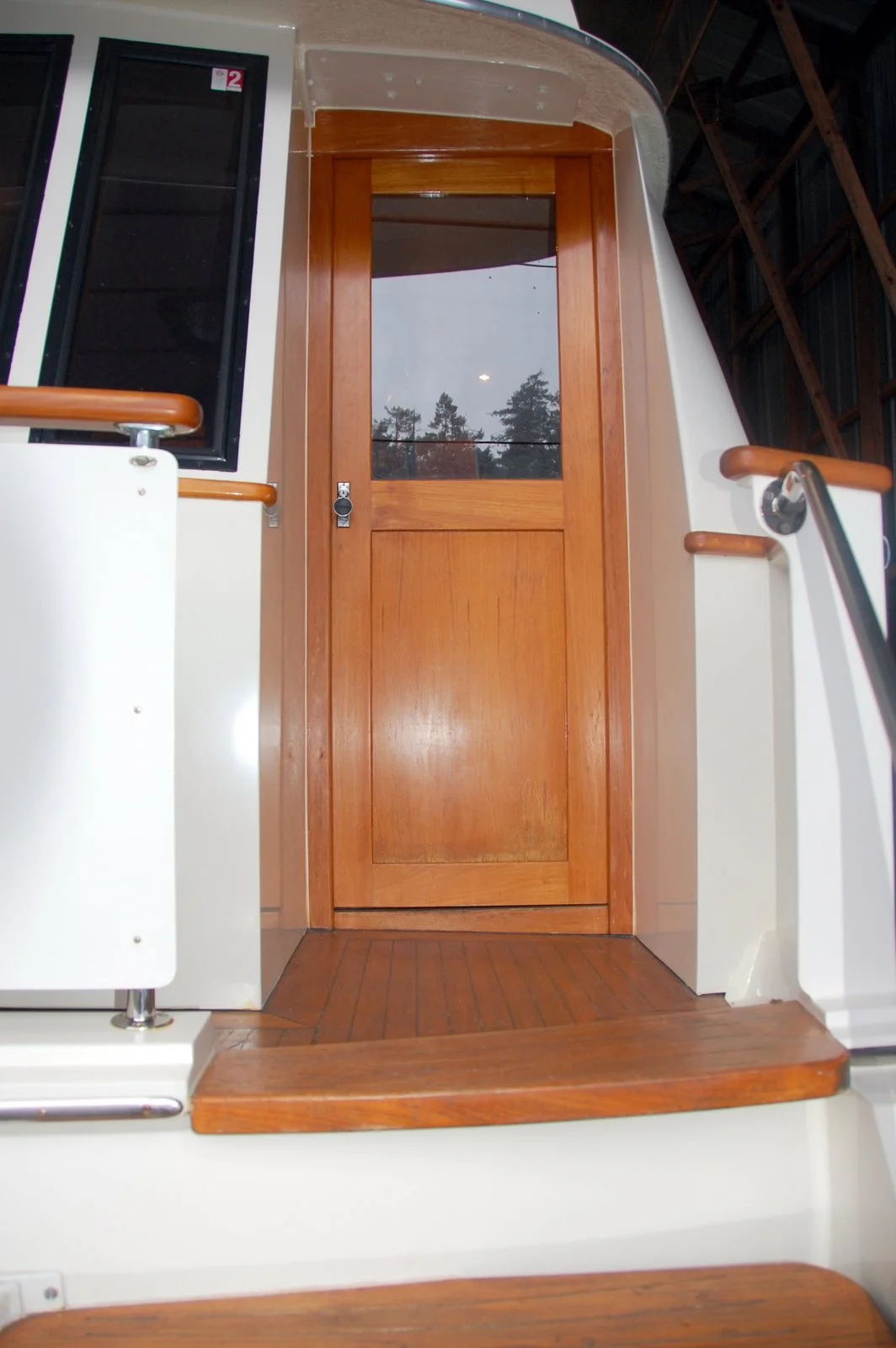 Shellani aft entrance