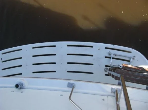 Stern_ladder_swimming_platform
