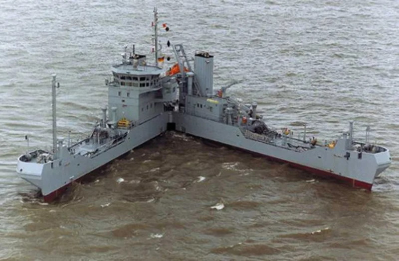 wierd ship